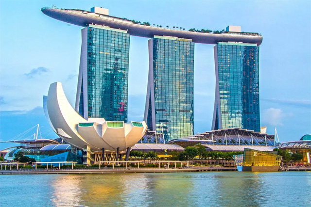 Entdecken Sie in der Rangliste der zehn besten Touristen attraktionen in Singapur den Charme der Löwen stadt und erleben Sie die tropische Atmosphäre!